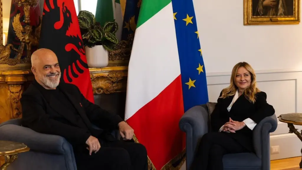 Fotolajm  Vizita në Romë  Kryeministri Edi Rama ndan pamje nga takimi me Giorgia Melonin