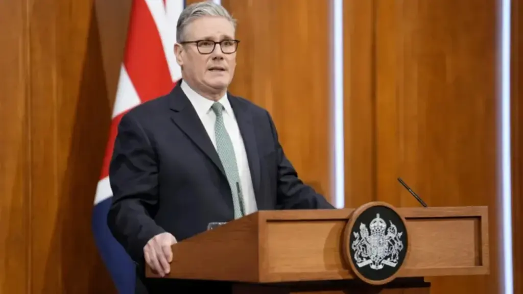  Jeni të vjetër  nuk keni një marinë të vërtetë   Starmer i përgjigjet deklaratës së Trump  Thoni ç të doni  Britania nuk përfshihet në luftë