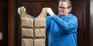 Ankandi i Titanik/ Jeleku i shpëtimit i anijes ‘fatkeqe’ shitet për 670 mijë paundë