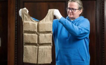 Ankandi i Titanik/ Jeleku i shpëtimit i anijes ‘fatkeqe’ shitet për 670 mijë paundë