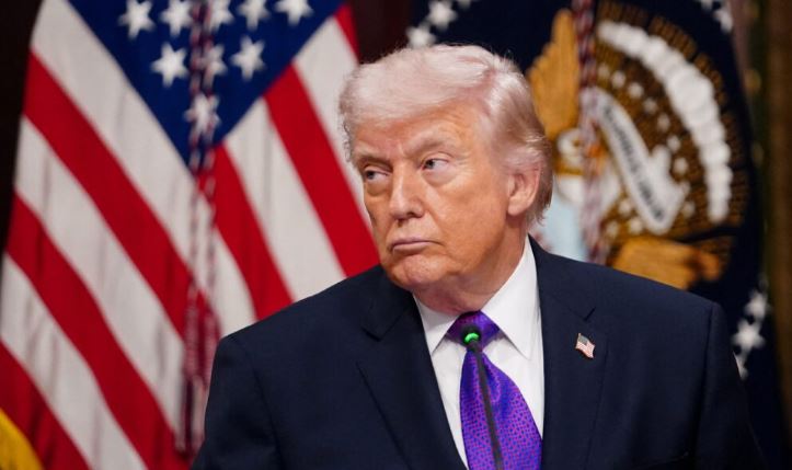 Trump  Macron keqtrajtohet nga gruaja e tij  ende e kujton shuplakën që i dha ajo