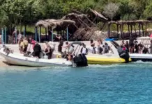 Gjiri i Vlorës plot me turistë/ Temperaturat e larta në fund të muajit prill, të favorshme për të pushuar në bregdet