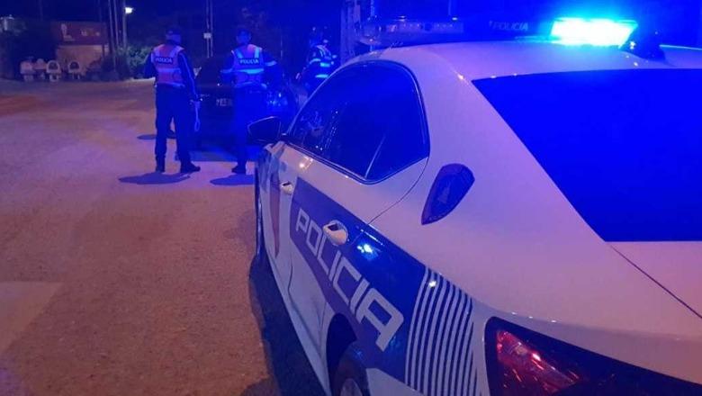 Konflikt me thika mes 4 personave në një mobileri në Nikël  plagosen 2 vëllezërit  Në kërkim 2 autorët