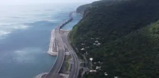 Autostrada mbi det që kushton 200 milionë euro për kilometër, projekti gjigant që po sfidon oqeanin në ishullin francez