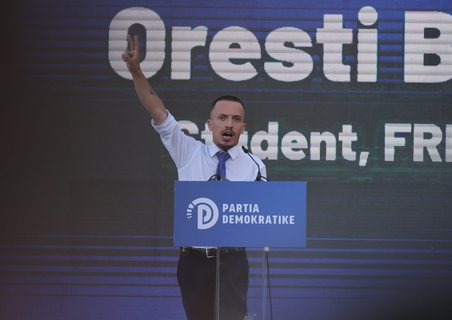  PD nuk është e jotja  as e lëpirësve të tu    Anëtari i FRPD  shpërthen  ndaj Berishës  Nuk më përjashton dot një ish sekretar i PPSH së