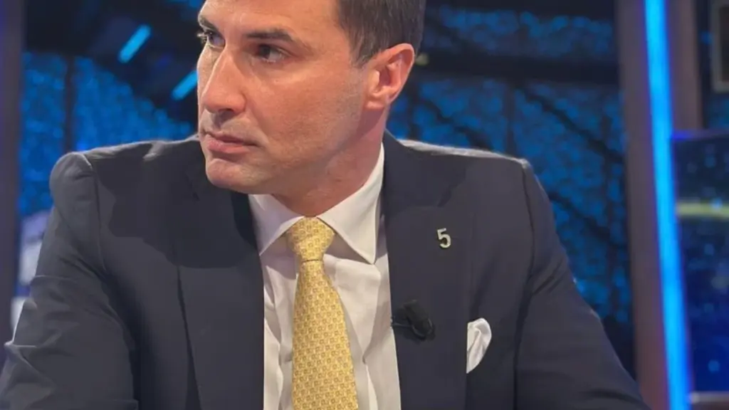 Studentët shqiptarë në Shkup sërish në protestë për gjuhën  Lorik Cana u del në krah  E drejtë e fituar me sakrificën e paraardhësve