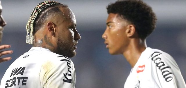 Kaos te Santos  Neymar godet me shpullë Robinho Jr  që e dribloi  Falja nuk pi ujë 