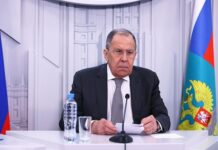 Video/ Lavrov kërcënon gazetarin: Nëse nuk e dorëzon telefonin, sigurimi do të nxjerrë një armë!