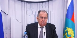 Video/ Lavrov kërcënon gazetarin: Nëse nuk e dorëzon telefonin, sigurimi do të nxjerrë një armë!