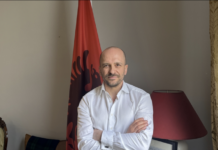 Rrëfimi i ambasadorit shqiptar që sfidon Britaninë për emigracionin