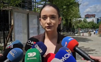 Mjeku akuzohet për ngacmim seksual, avokatja e 21-vjeçares: Ai ndiqte të njëjtën praktikë pune me të gjitha!