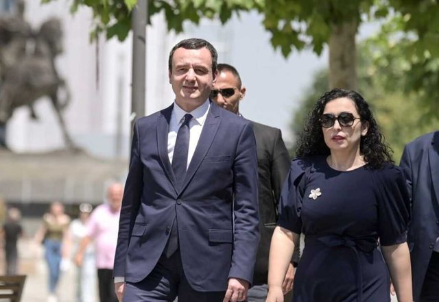 Nga aleatë  në armiq  Përplasje dhe thumbime në distancë mes Albin Kurtit dhe Vjosa Osmanit