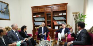 Takim i Komisionit të Reformës Zgjedhore me delegacionin e Komisionit të Venecias për financimin e partive politike! Gjiknuri zbardh takimin