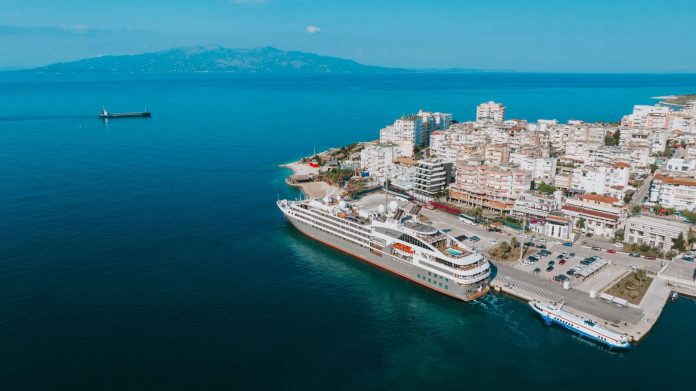 Kroçiera luksoze  Le Boréal  në portin e Sarandës  mbërrijnë 200 turistë