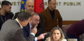Flutura Açka thumbon demokratët pas marrëveshjes me PS: Me delëri nuk vihet në pushtet