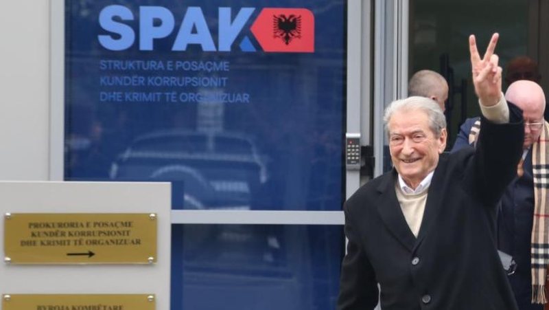 Sali Berisha nuk e di sa anëtarë ka PD dhe i fton të votojnë të lirë në një fletë votimi ku është vetëm emri i tij