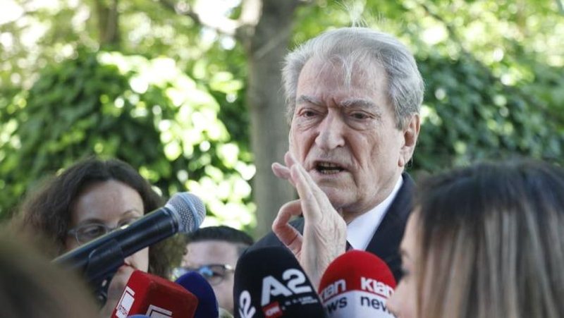  E ndjen që e ka fundin tragjik   avokati  Berisha përgjegjës për 8 vrasje në familjen Haklaj
