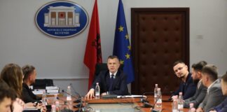 Balla pret në Kuvend nxënësit nga Lipjani: Krenarë për luftën çlirimtare të UÇK dhe sakrificën për liri