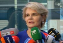 Kryemadhi pas seancës në GJKKO: Filloi të na pikojë kondicioneri te salla e re! Ilir Meta është top formë, i kishin çuar kostumin e gabuar javës së kaluar