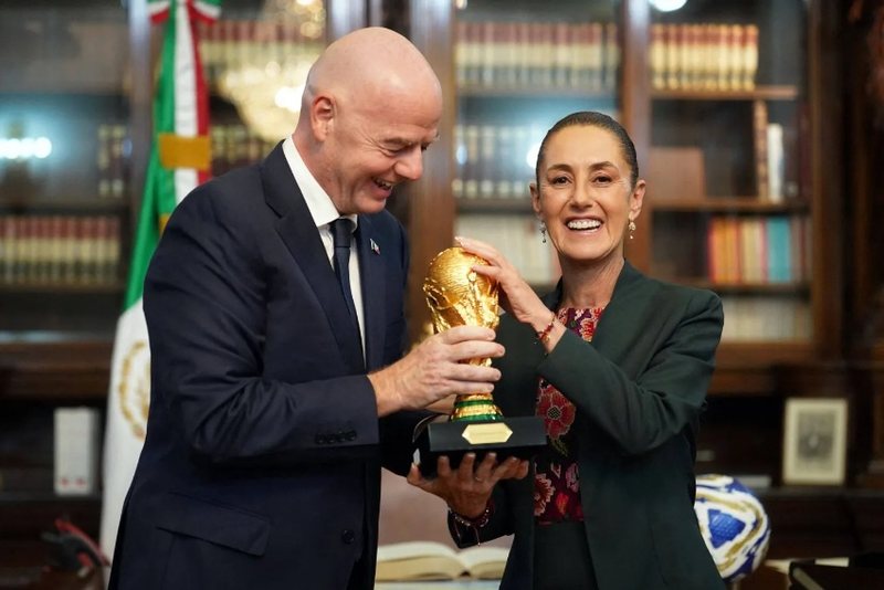 Meksika nën ethet e Botërorit  autoritetet lajmëruan shkurtimin e vitit akademik  Presidentja heziton dhe merr kohë për vendimin