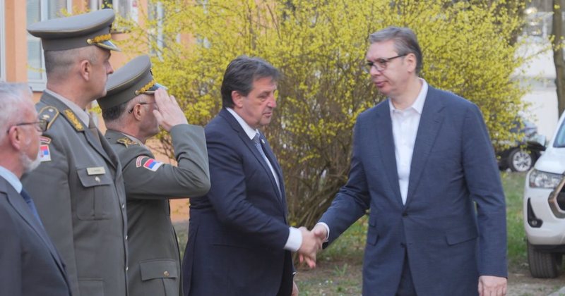 Serbia njeh Kosovën mbi modelin ukrainas  Vuçiç kapet me Kurtin  Ka dalë për gjueti ndaj serbëve