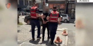 Drogë dhe plagosje, policia arreston dy të shumëkërkuar në Kavajë dhe Durrës