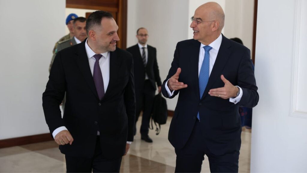 Ministri Nufi takim me homologun grek Dendias  Vijojmë dialogun e ngushtë në fushën e mbrojtjes dhe sigurisë