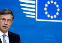 BE kritikon SHBA për lehtësimin e sanksioneve ndaj naftës ruse, Brukseli: Moska po përfiton nga lufta