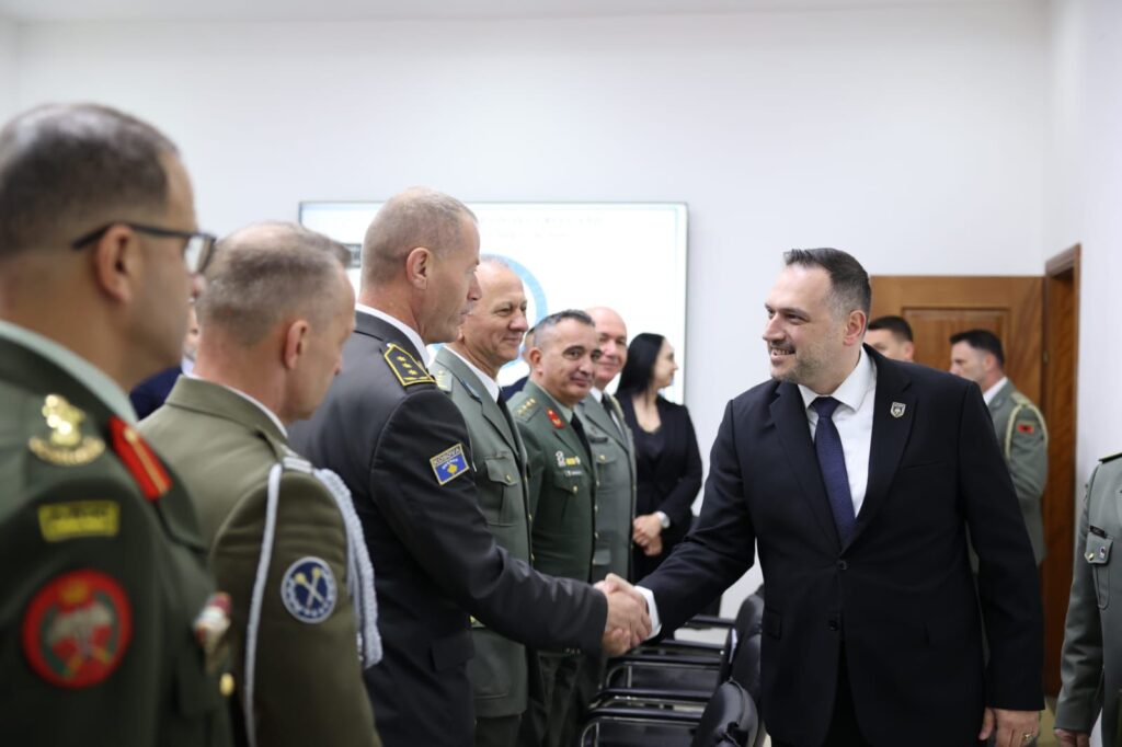 Sfidat e sigurisë  Ministri i Mbrojtjes Ermal Nufi takon pjesëmarrësit e Kursit të Lartë për Sigurinë dhe Mbrojtjen