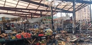 Ishte shpallur në kërkim për zjarrin në tregun e fruta-perimeve në Lushnjë, arrestohet 48-vjeçari