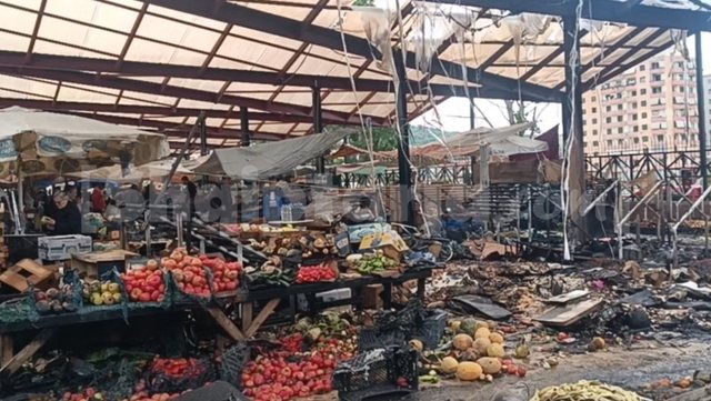 Ishte shpallur në kërkim për zjarrin në tregun e fruta perimeve në Lushnjë  arrestohet 48 vjeçari