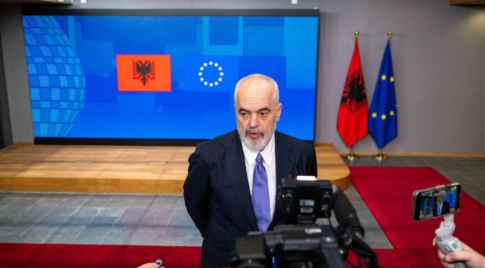 Kush Pret me Shpresë, Pret pa Fund – Mirazhi i Brukselit