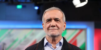 Pezeshkian hap internetin dhe sfidon “skifterët” e Republikës Islamike