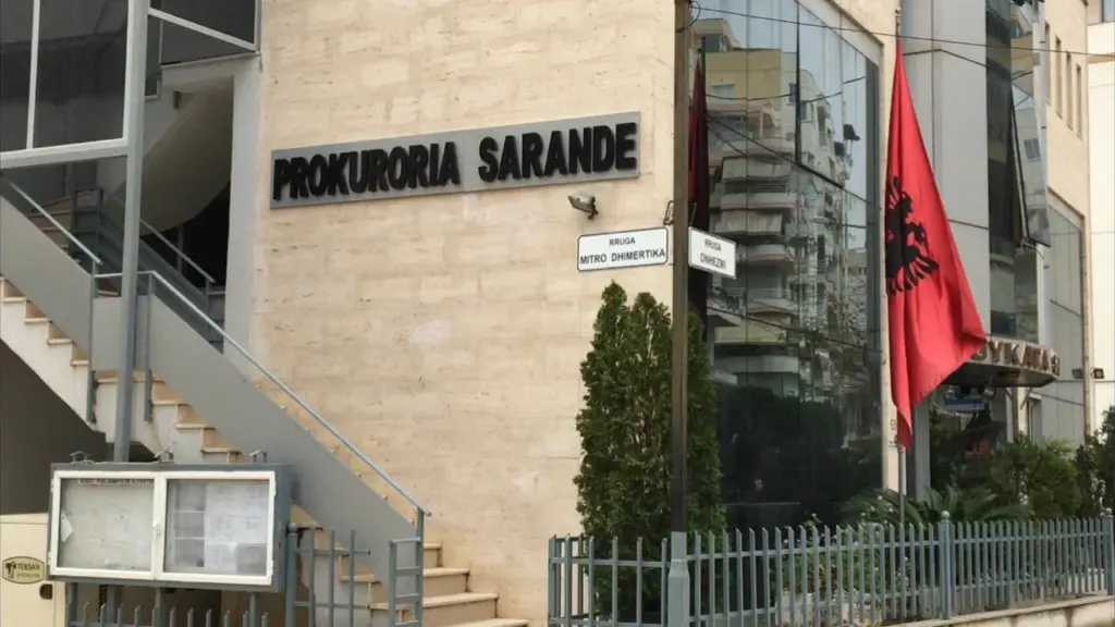 Shpërdorim detyre dhe ndërtime të paligjshme  Prokuroria e Sarandës lëshon 12 masat e arrestit ndaj policëve dhe biznesmenëve