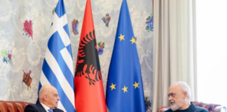 Përfundon takimi në Kryeministri, Rama përshëndetet me ministrin grek Dendias: Mik i çmuar