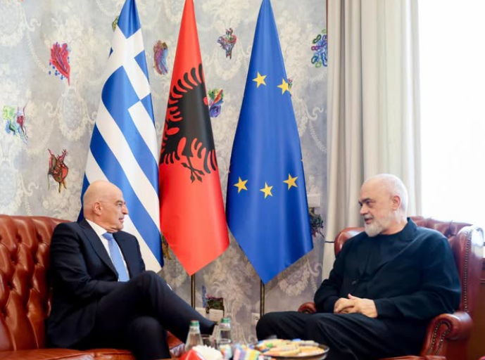 Përfundon takimi në Kryeministri  Rama përshëndetet me ministrin grek Dendias  Mik i çmuar