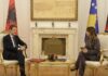 Ministri Hoxha pritet në Prishtinë nga Albulena Haxhiu