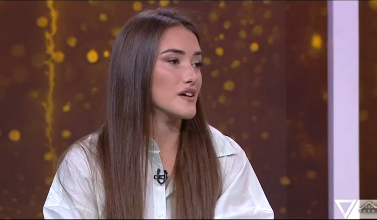 kisha-1-vit-e-gjysme-e-lidhur-ndarja-live-dhe-romanca-me-indrin-ne-ferma-vip-vanesa-ajo-marredhenie-vazhdonte-per-inerci