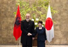 Rama takon homologen japoneze në Tokio, Sanae Takaichi