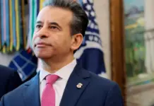 U përplas me Trump për shitjen e cigareve elektronike, presidenti amerikan shkarkon nga detyra komisionerin e Administratës së Ushqimit dhe Barnave