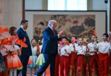 Trump shtrëngon duart me Xi, por bisedimet dy palëshe me rrezik të lartë në Pekin