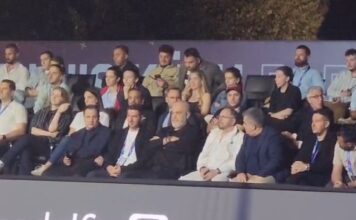 FOTOLAJM/ Rama pas takimit në Lezhë, “kapet” duke parë finalen e Padelit në Tiranë