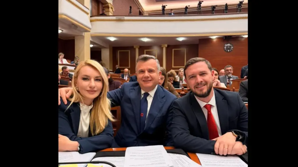 Pakti për draft rezolutën e integrimit  Balla tregon kush janë 2 deputetët që bindën PD në  Faleminderit edhe kolegëve të opozitës