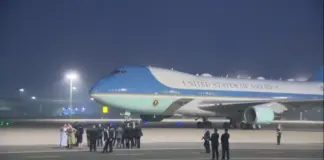 Një takim me rrezik të lartë me Xi Jinping, Donald Trump mbërrin në Kinë