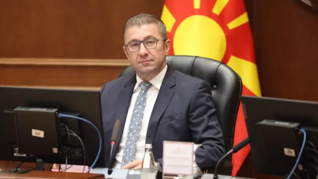 Protesta e studentëve shqiptarë në Shkup   dorëzohet  Mickoski  lutet për durim