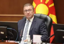 Protesta e studentëve shqiptarë në Shkup, “dorëzohet” Mickoski, lutet për durim