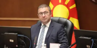 Protesta e studentëve shqiptarë në Shkup, “dorëzohet” Mickoski, lutet për durim