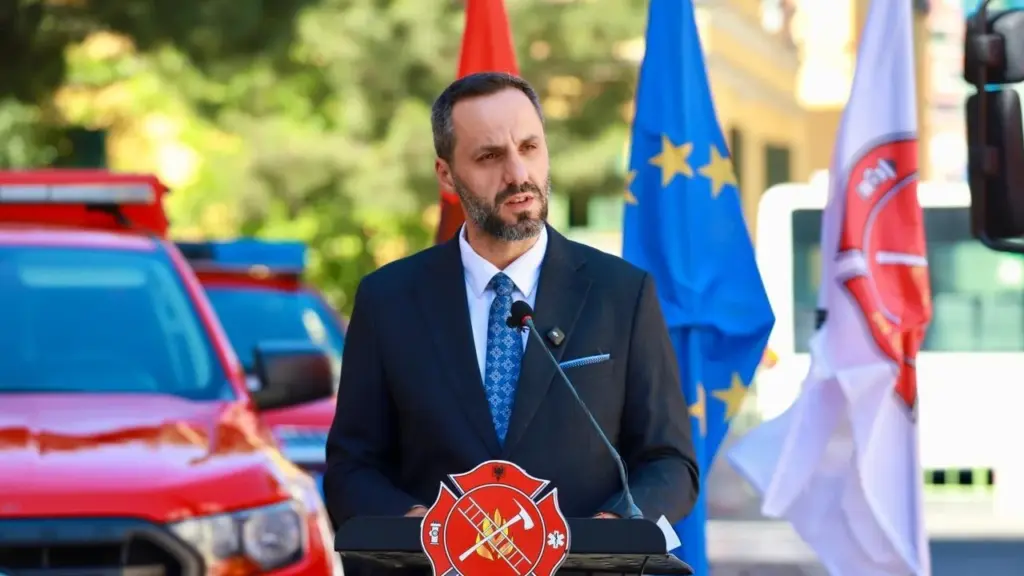 Masat për sezonin veror  ministri Lamallari  Deri në 30 vite burg për zjarrvënësit e qëllimshëm  nuk do të ketë asnjë tolerancë