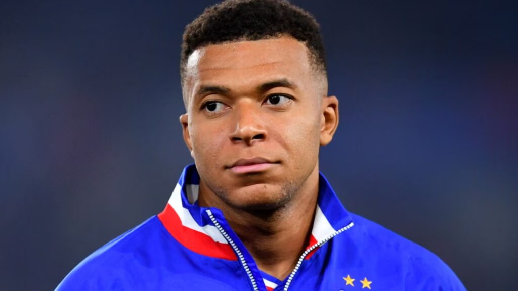  E di çfarë ndodh kur njerëz si ata vijnë në pushtet   Mbappe përplaset me partinë e Le Pen  Jordan Bardella  Kur ai ikën nga PSG  fitohet Championsi