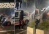 Video/ Skandali i militantit të Berishës, hedh bombën molotov në mes të turmës së protestuesve e policëve! Përdor makinën e Syrit si mburojë
